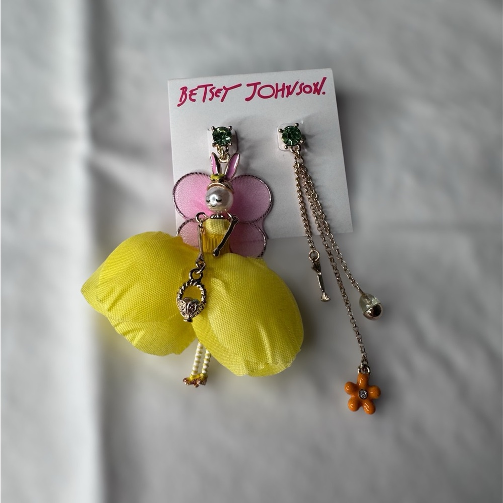❤️ Betsey Johnson Pink and Yellow Easter Bunny Flower Earrings
